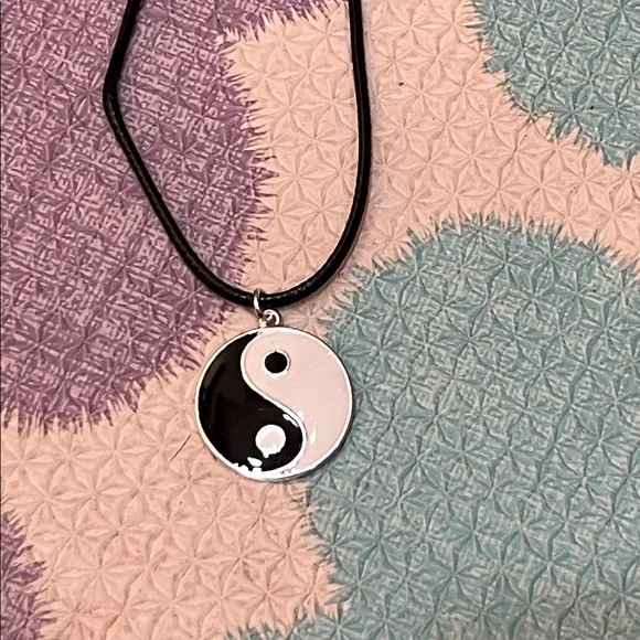 Ying Yang necklace new - Picture 3 of 5